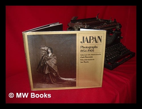 Item #204991 Japan : photographs 1854-1905 / edited and with a historical text by Clark Worswick ; with an introduction by Jan Morris. Clark Worswick.