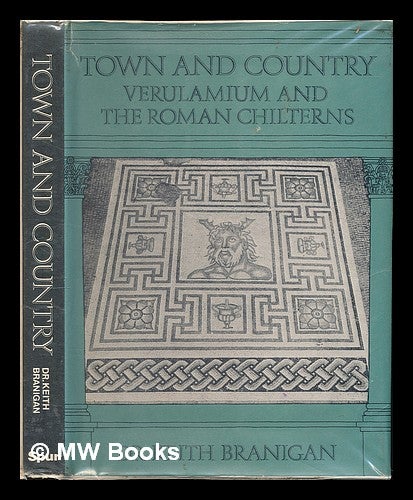Item #225008 Town and country : the archaeology of Verulamium and the Roman Chilterns. Keith Branigan.