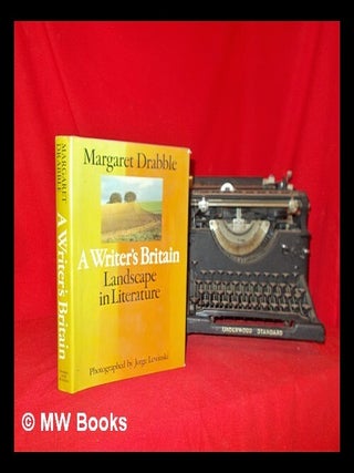 Item #283649 A writer's Britain : landscape in literature. Margaret. Lewinski Drabble, Jorge