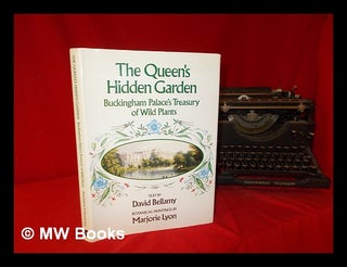 Item #288513 The Queen's hidden garden : Buckingham Palace's treasury of wild plants / text by...