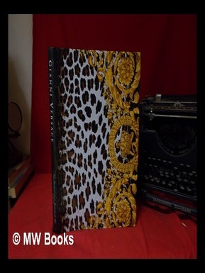 Item #330374 Gianni Versace / Richard Martin ; photographs by Karin L. Willis. Richard ....
