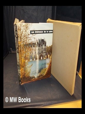Item #349612 Les chateaux de la loire: 78 photographies en couleurs. Madeleine . Multiple...